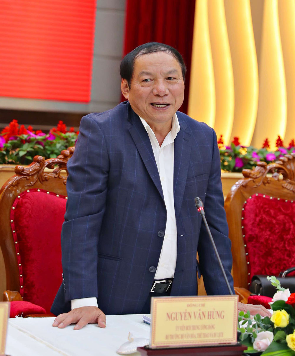 Bộ trưởng Bộ Văn hoá Thể thao và Du lịch Nguyễn Văn Hùng phát biểu kết luận hội nghị
