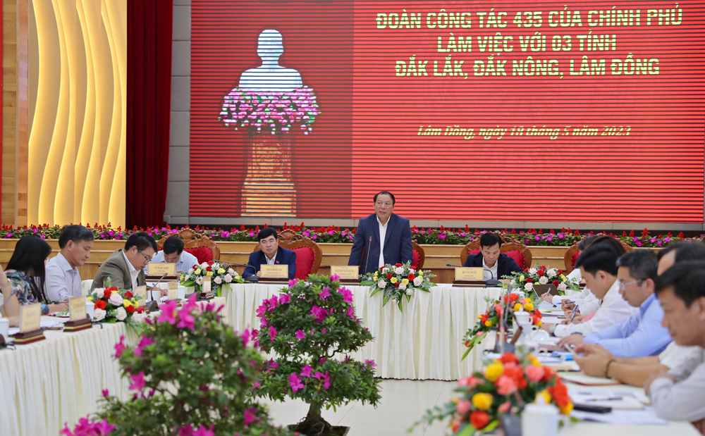  Bộ trưởng Bộ Văn hoá Thể thao và Du lịch Nguyễn Văn Hùng phát biểu chỉ đạo tại hội nghị