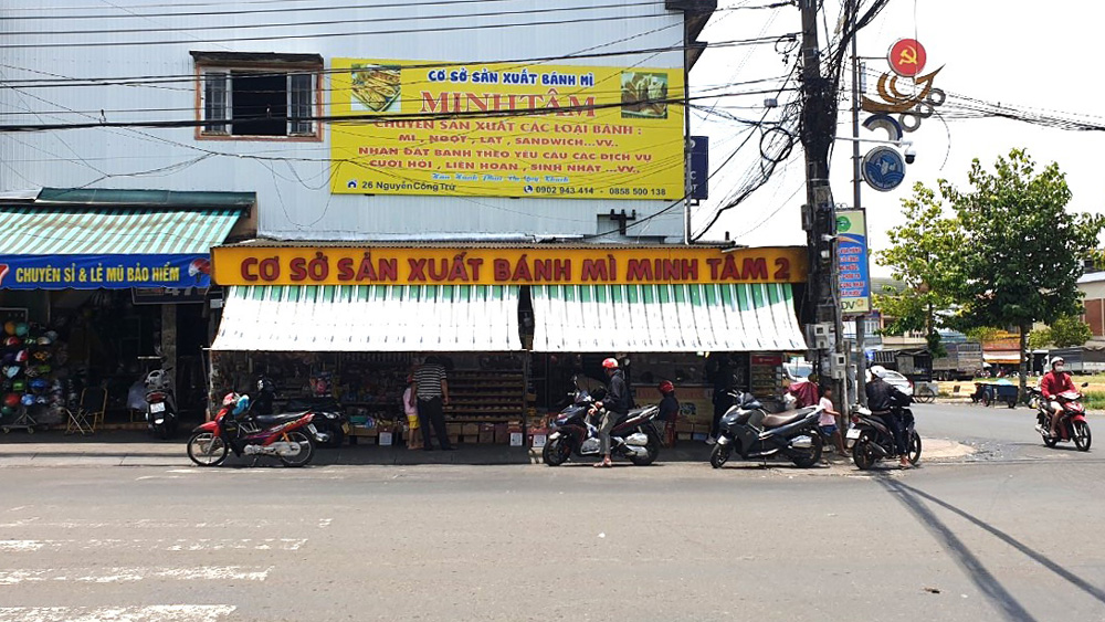 Tiệm bánh mì Minh Tâm, nơi bị các đối tượng lừa đảo chiếm đoạt số tiền gần 50 triệu đồng