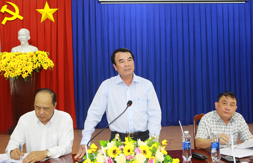 Phó Chủ tịch UBND tỉnh Lâm Đồng Phạm S phát biểu chỉ đạo tại Trung tâm Y tế huyện Đạ Huoai