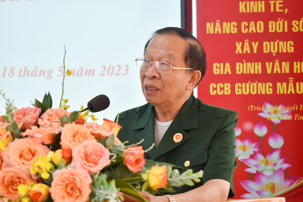 Đồng chí Vũ Công Tiến - Chủ tịch Hội CCB tỉnh Lâm Đồng phát biểu tại buổi làm việc