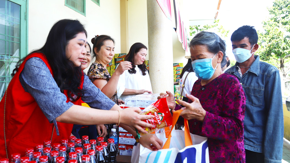 Bảo Lộc: Tổ chức chợ Nhân đạo giúp đỡ 300 hoàn cảnh khó khăn, yếu thế