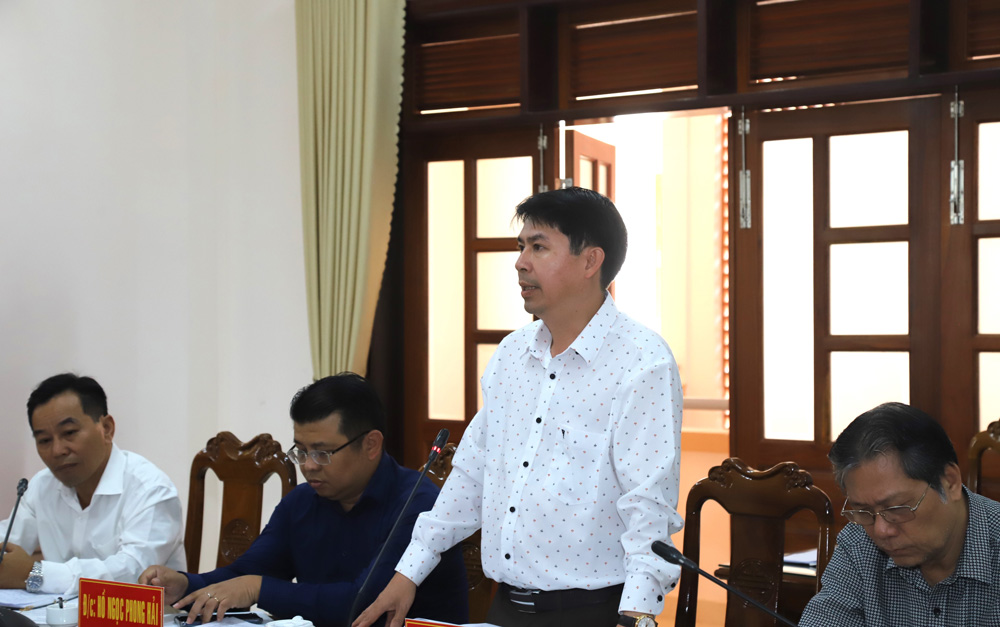 Đồng chí Lê Bình Minh - Chủ tịch UBND huyện Đạ Huoai phát biểu tại buổi làm việc