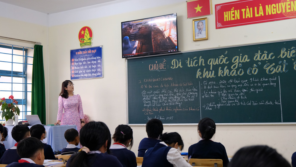Cô giáo Nguyễn Thị Hồng Vân hướng dẫn học sinh hệ thống kiến thức bằng sơ đồ tư duy 