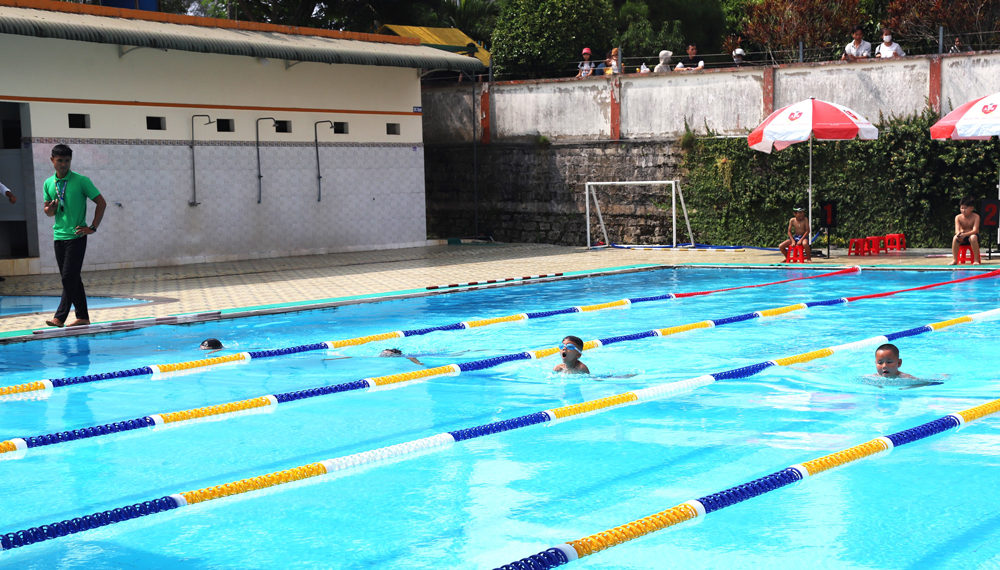 Tổ chức giải bơi dành cho học sinh tại Trường Quốc tế Châu Á - Thái Bình Dương (TP Bảo Lộc)