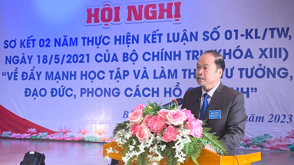 Đồng chí Nguyễn Viết Vân - Bí thư Huyện ủy Bảo Lâm phát biểu tại hội nghị