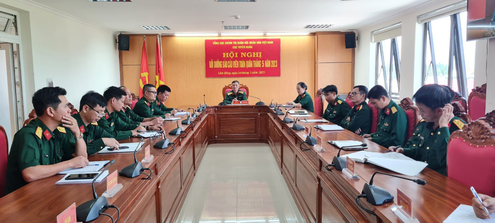 Các đại biểu tham dự hội nghị tại điểm cầu Bộ Chỉ huy Quân sự tỉnh Lâm Đồng