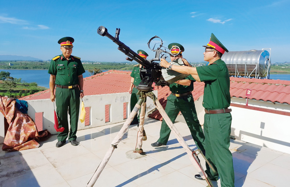 Việc làm tốt công tác giáo dục chính trị đã góp phần xây dựng LLVT huyện Bảo Lâm ngày càng vững mạnh