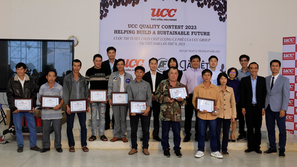 8 nông hộ vào vòng chung kết được UCC trao giấy chứng nhận chất lượng cà phê