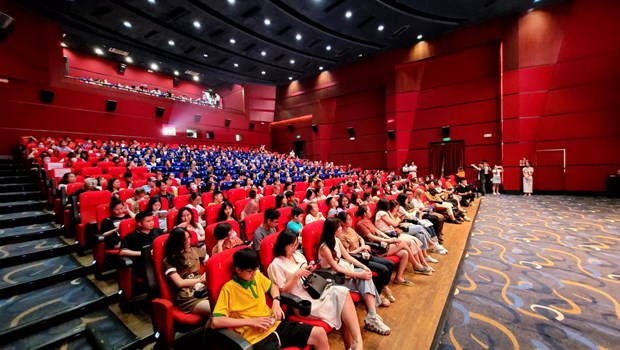 Đông đảo khán giả tham gia buổi khai mạc Liên hoan Phim châu Âu lần thứ 22 tại Hà Nội