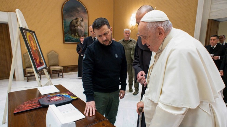 Tổng thống Ukraine Zelensky gặp Giáo hoàng Francis tại Vatican ngày 13/5