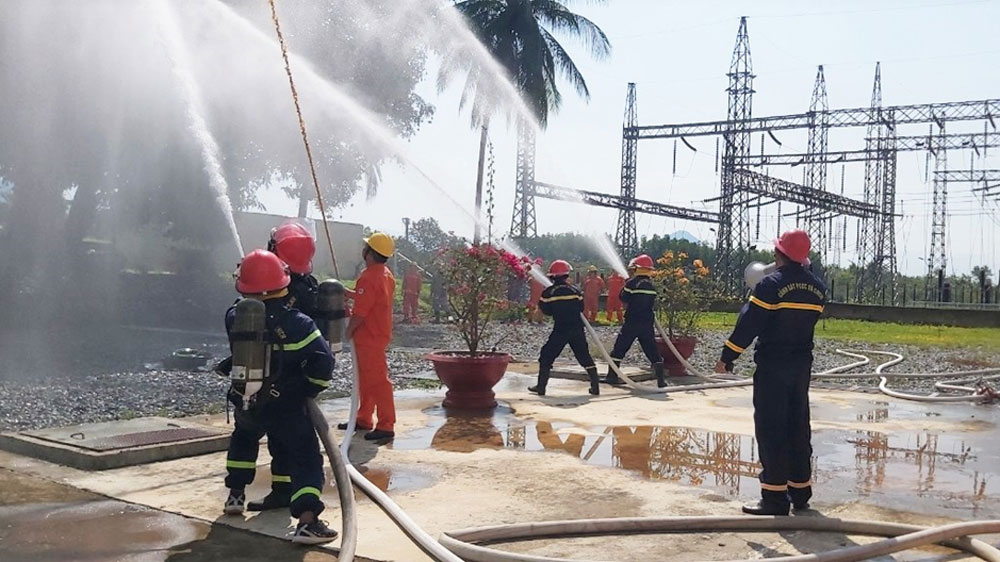 Đội PCCC-CNCH Công an tỉnh Ninh Thuận tham gia chữa cháy tại hiện trường