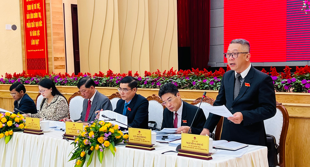 Đại biểu HĐND tỉnh Nguyễn Lâm Vũ - Ủy viên thường trực HĐND, Trưởng Ban Kinh tế - Ngân sách đã đặt câu hỏi đối với Giám đốc Sở Xây dựng về quy hoạch đô thị