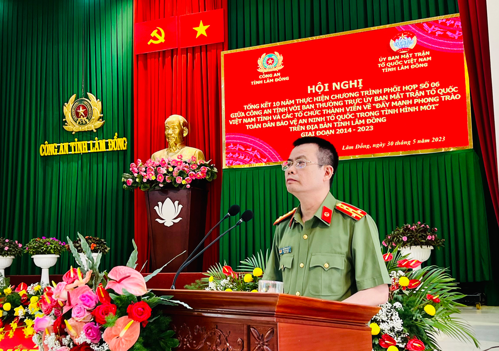 Đại tá Nguyễn Thế Chi – Phó Cục trưởng Cục Xây dựng Phong trào bảo vệ an ninh Tổ quốc - Bộ Công an phát biểu chỉ đạo tại hội nghị.