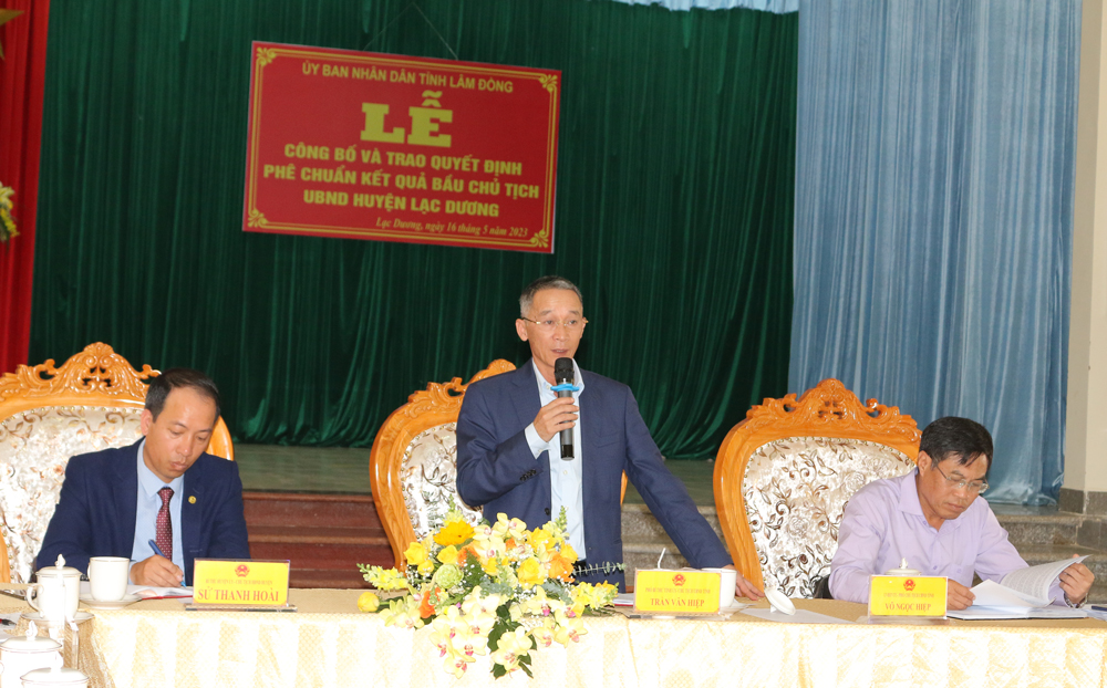 Chủ tịch UBND tỉnh Lâm Đồng Trần Văn Hiệp làm việc với huyện Lạc Dương
