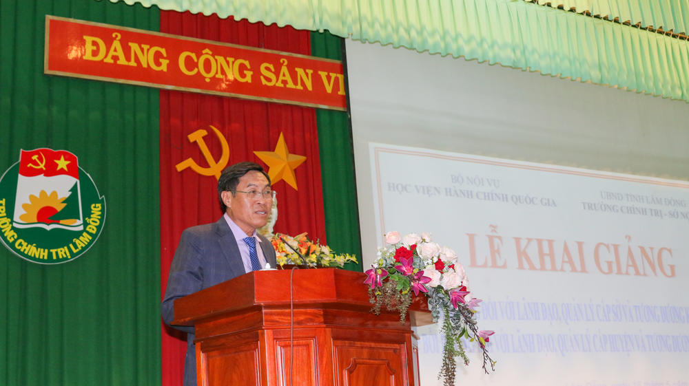 Phó Chủ tịch UBND tỉnh Lâm Đồng Võ Ngọc Hiệp phát biểu chỉ đạo lớp học