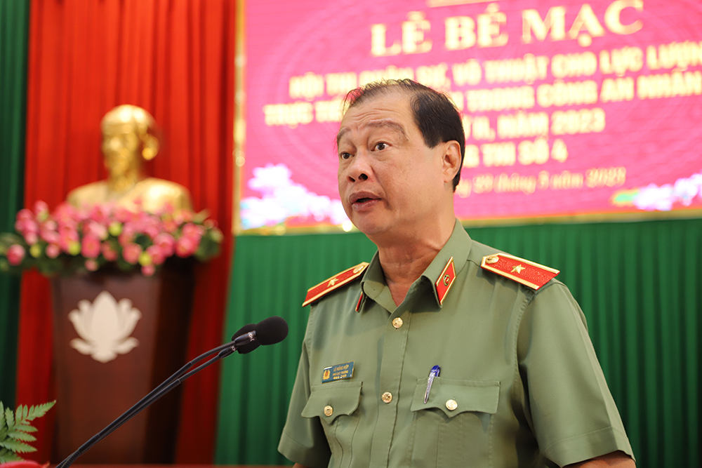 Thiếu tướng Lê Hồng Hiệp - Phó Cục trưởng Cục Công tác Đảng và Công tác chính trị Bộ Công an, Phó Trưởng Ban tổ chức Hội thi phát biểu tại buổi lễ trao giải