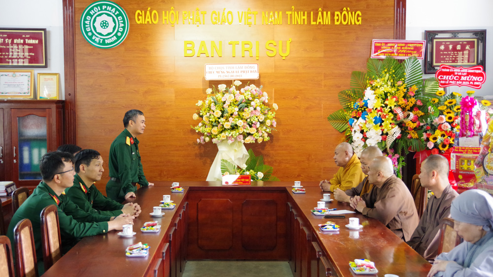 Đại tá Nguyễn Văn Sơn - Phó Chính uỷ Bộ CHQS tỉnh khẳng định, Giáo hội Phật Giáo tỉnh luôn có nhiều đóng góp quan trọng cho sự phát triển của tỉnh suốt thời gian qua