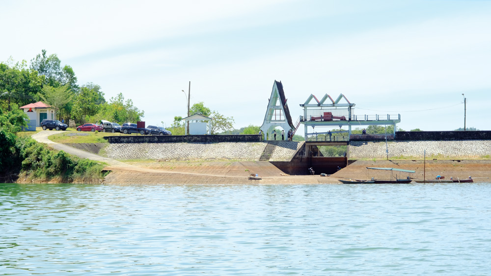 Huyện Cát Tiên đang khẩn trương thực hiện việc tích nước cũng như gia cố an toàn đập cho hồ Đắk Lô