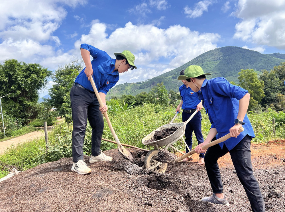 Sinh viên Trường Đại học Đà Lạt thực hiện nhiều phần việc ý nghĩa tại huyện Đam Rông trong chiến dịch tình nguyện Mùa hè xanh năm 2022