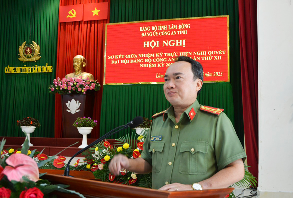 Đại tá Trương Minh Đương - Ủy viên Ban Thường vụ Tỉnh ủy, Giám đốc Công an tỉnh phát biểu tại hội nghị