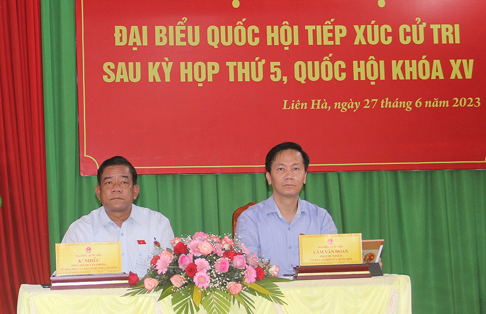 Các đại biểu Quốc hội tiếp xúc với cử tri tại Lâm Hà