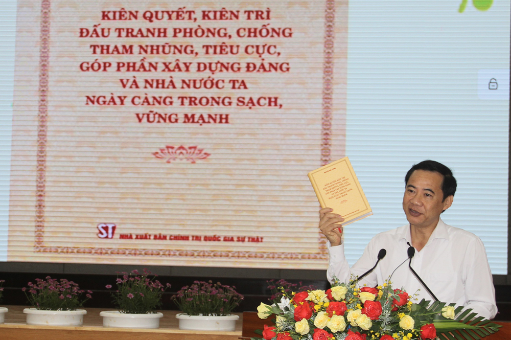 Tiến sỹ Nguyễn Thái Học - Phó Trưởng Ban Nội chính Trung ương quán triệt nội dung cuốn sách