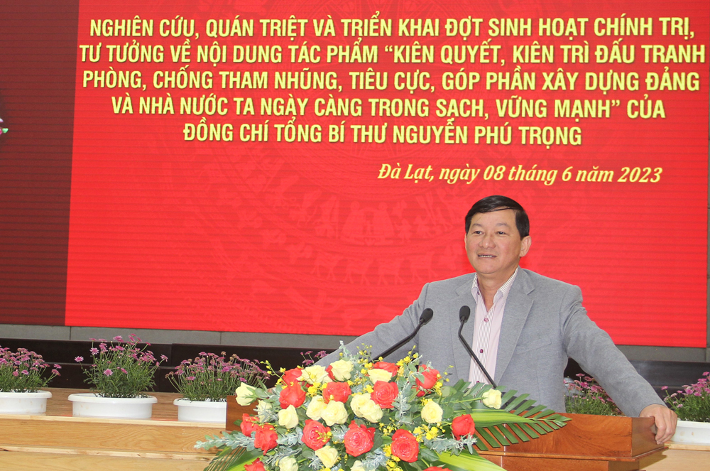 Đồng chí Trần Đức Quận - Ủy viên Ban Chấp hành Trung ương Đảng, Bí thư Tỉnh ủy, Chủ tịch HĐND tỉnh phát biểu kết thúc hội nghị