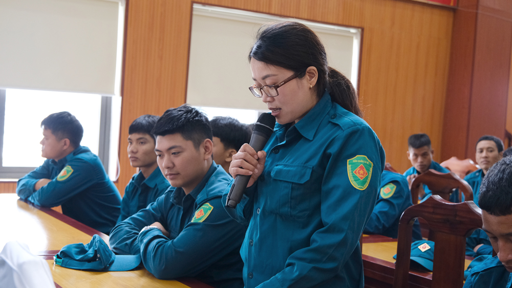 Dân quân lực lượng vũ trang tỉnh Lâm Đồng đóng góp ý kiến, kiến nghị tới thủ trưởng Quân khu