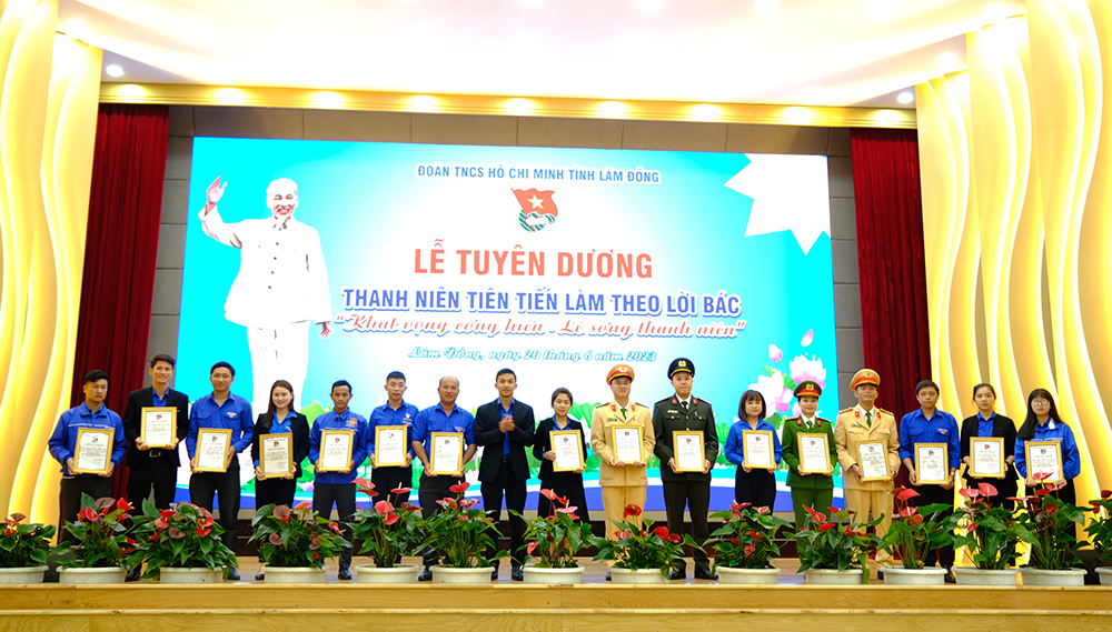 Ban Thường vụ Tỉnh Đoàn tuyên dương 19 tập thể xuất sắc trong học tập và làm theo tư tưởng, đạo đức, phong cách Hồ Chí Minh giai đoạn 2018 - 2013