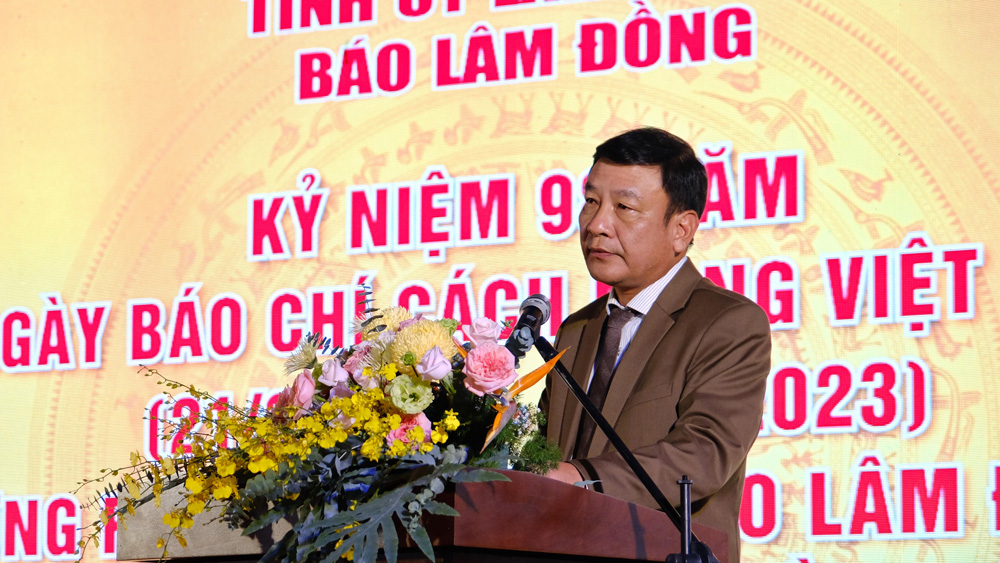 Đồng chí Bùi Thắng - Ủy viên Ban Thường vụ, Trưởng Ban Tuyên giáo Tỉnh ủy phát biểu tại buổi lễ