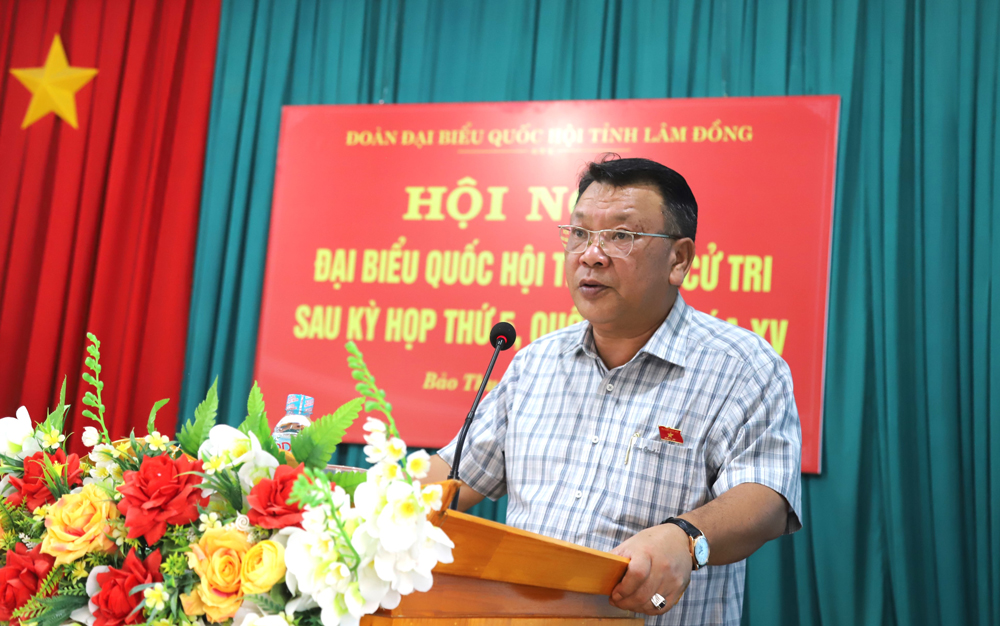 Ông Nguyễn Tạo – Phó trưởng Đoàn ĐBQH đơn vị tỉnh Lâm Đồng báo cáo kết quả Kỳ họp thứ 5, Quốc hội khóa XV với cử tri địa phương