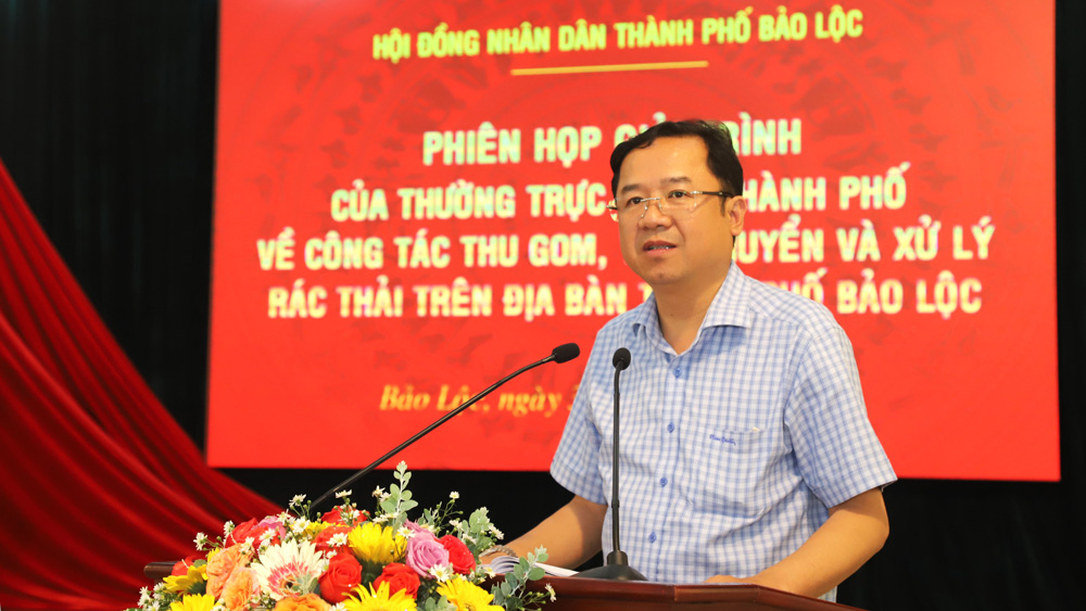 Đồng chí Tôn Thiện Đồng – Ủy viên Ban Thường vụ Tỉnh ủy, Bí thư Thành ủy Bảo Lộc phát biểu tại phiên họp