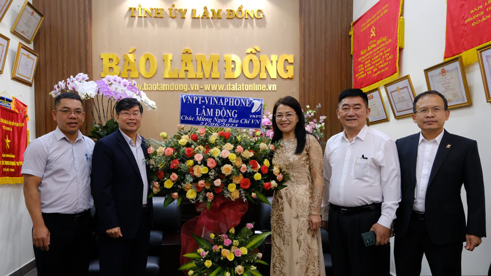 Lãnh đạo VNPT Lâm Đồng gửi lời chúc mừng tới Báo Lâm Đồng