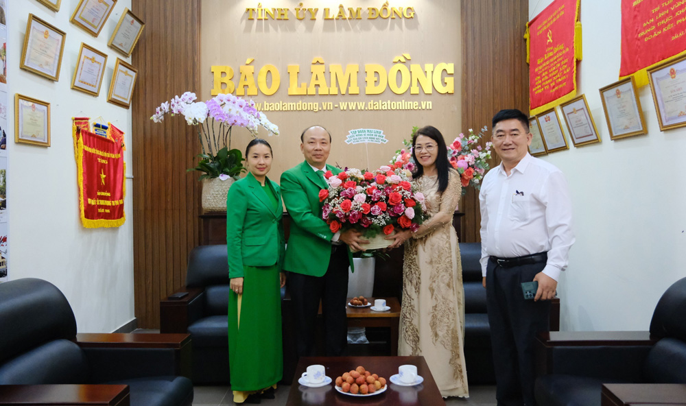 Tập đoàn Mai Linh chúc mừng Báo Lâm Đồng