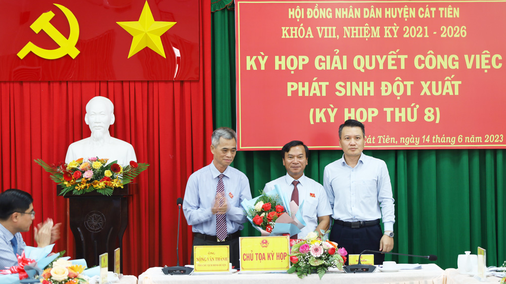Đồng chí Dương Hùng Cường được bầu giữ chức Chủ tịch HĐND huyện Cát Tiên