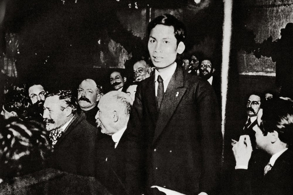 Nguyễn Ái Quốc tại Đại hội lần thứ XVIII của Đảng Xã hội Pháp ở Tua, tháng 12/1920. Ảnh tư liệu
