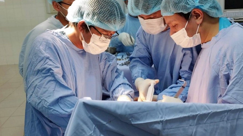Gần 2 giờ phẫu thuật khẩn cấp cứu sống bệnh nhân bị thủng tim