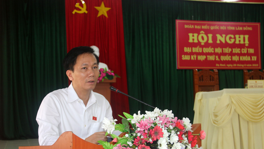 Ông Lâm Văn Đoan - Phó Chủ nhiệm Ủy ban Xã hội của Quốc hội đã giải trình những vấn đề cử tri xã Đạ R’sal quan tâm