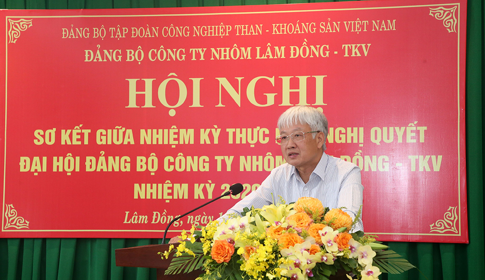 Đồng chí Nguyễn Anh Tuấn - Ủy viên Ban Thường vụ, Thành viên Hội đồng thành viên Tập đoàn Công nghiệp Than - Khoáng sản Việt Nam phát biểu chỉ đạo Hội nghị