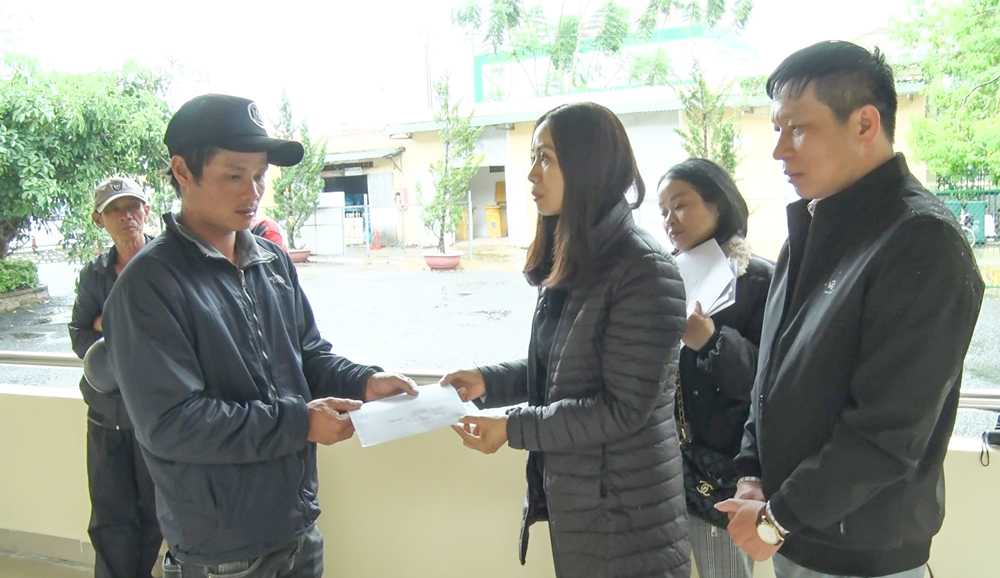 Thành phố Đà Lạt đi thăm các nạn nhân trong vụ sạt lở đất