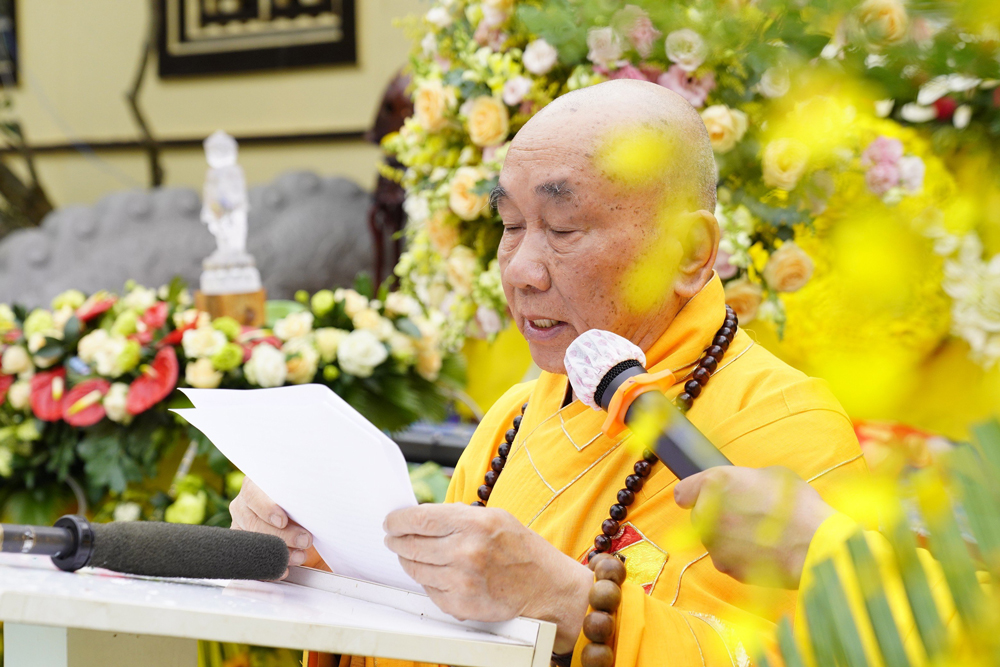 Hoà thượngThích Thanh Tân - Trưởng Ban Trị sự Giáo hội Phật giáo Việt Nam tỉnh đọc diễn văn khai mạc Đại lễ Phật đản 2023