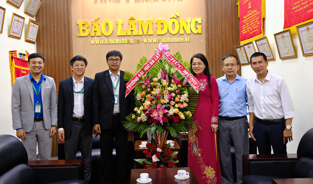 Lãnh đạo Trường Đại học Đà Lạt thăm, chúc mừng Báo Lâm Đồng