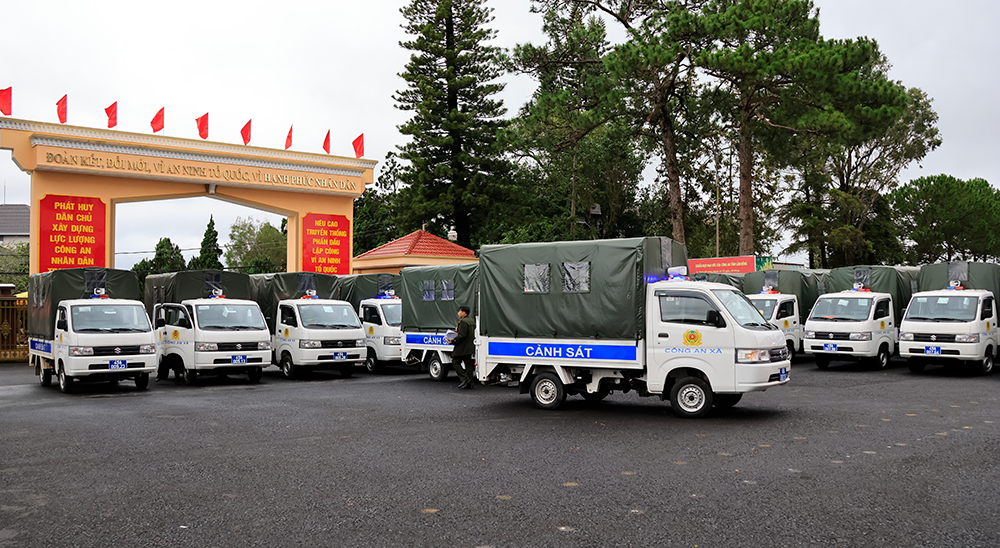 Phương tiện ô tô tải được giao cho lực lượng 67 xã, thị trấn đưa vào hoạt động đảm bảo an ninh  trật tự