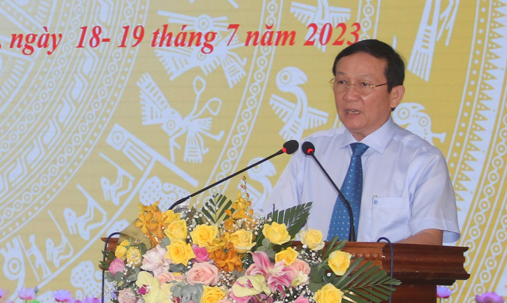Đồng chí Nguyễn Văn Hoàng – Phó Bí thư Huyện ủy, Chủ tịch UBND huyện tiếp thu, giải trình các ý kiến của đại biểu thuộc thẩm quyền
