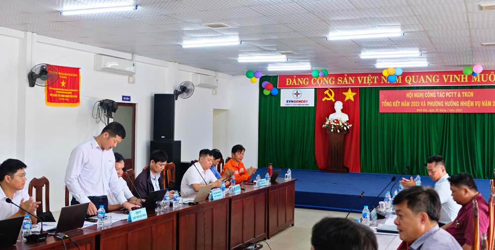 Phó Giám đốc Nguyễn Viết Tài chủ trì hội nghị