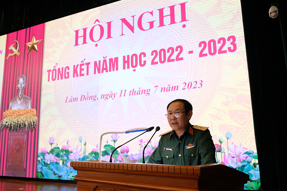 Thiếu tướng Nguyễn Văn Oanh – Cục trưởng Cục nhà trường, Bộ Tổng tham mưu phát biểu chỉ đạo tại hội nghị