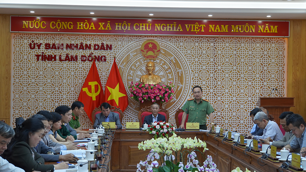 Đại tá Trương Minh Đương - Ủy viên Ban Thường vụ Tỉnh ủy, Giám đốc Công an tỉnh phát biểu tại hội nghị