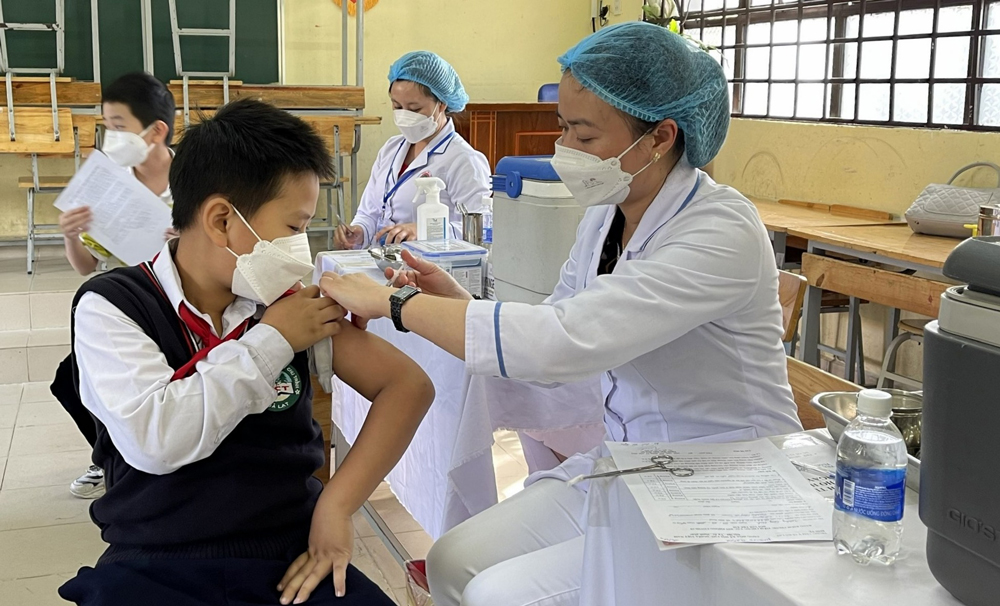 Tiếp tục tiêm chủng miễn phí vắc xin phòng Covid-19 cho người dân