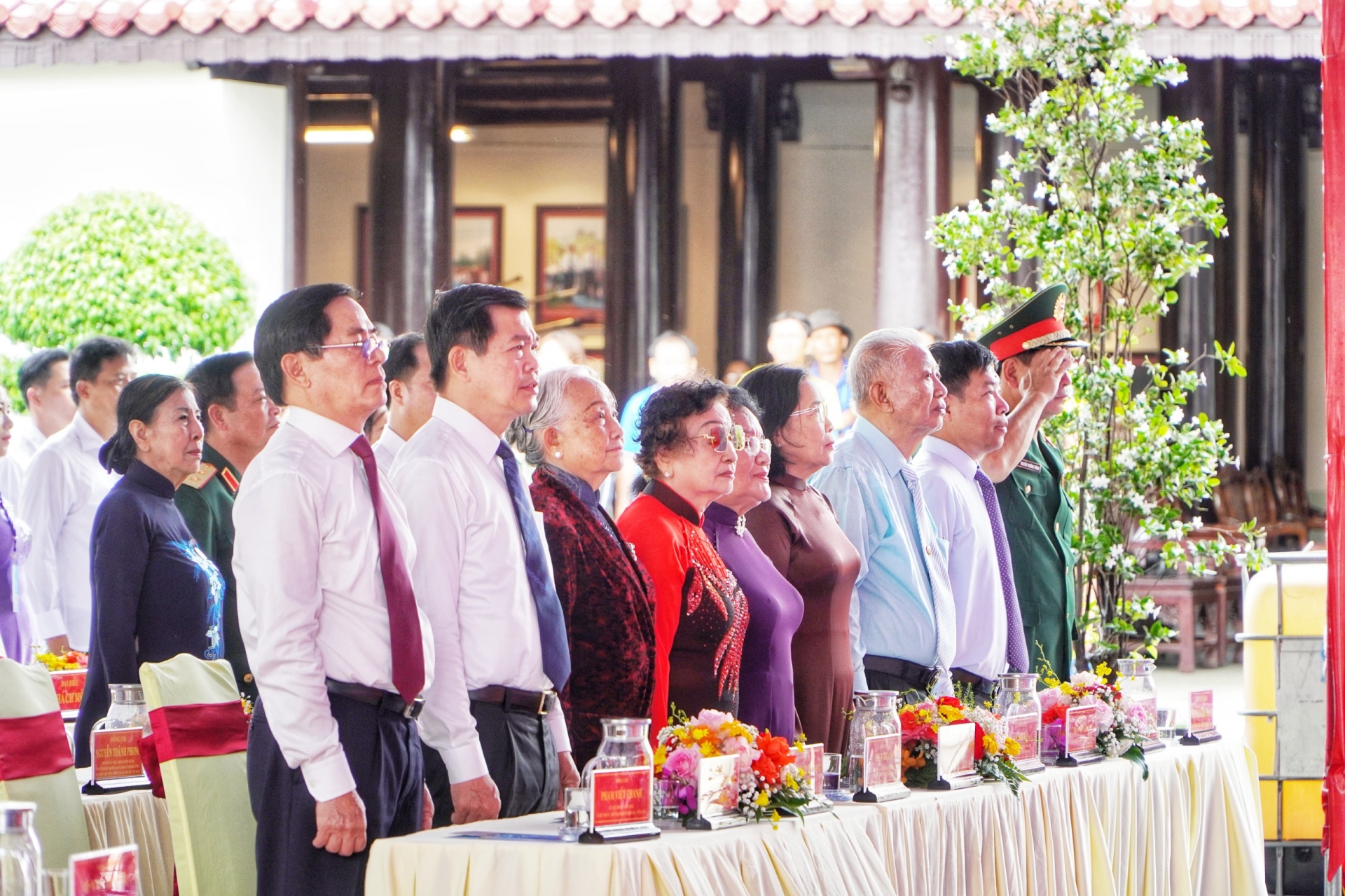 Các đại biểu tham dự Lễ giỗ tại Đền thờ Côn Đảo